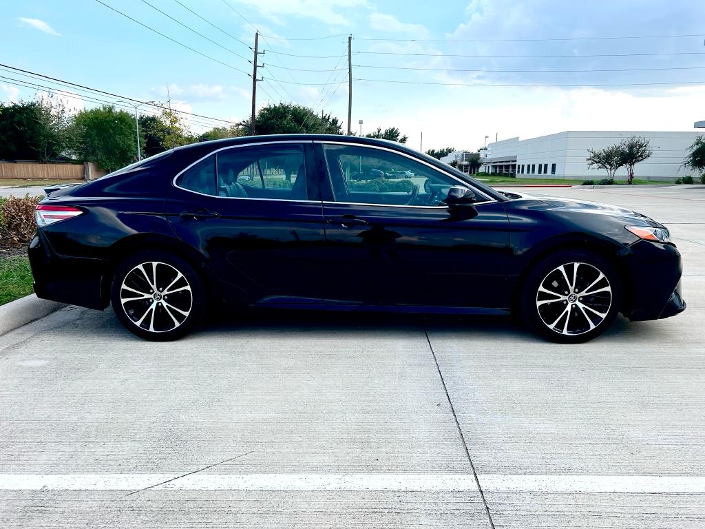 2020 Toyota Camry SE